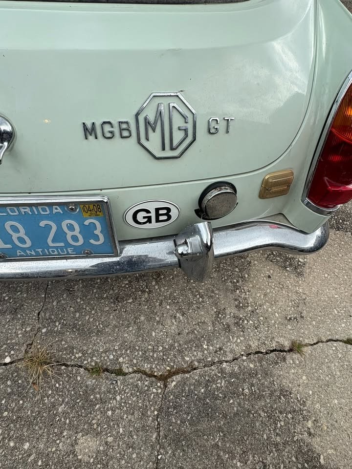 MG-MGB-1969-Hatchback-14