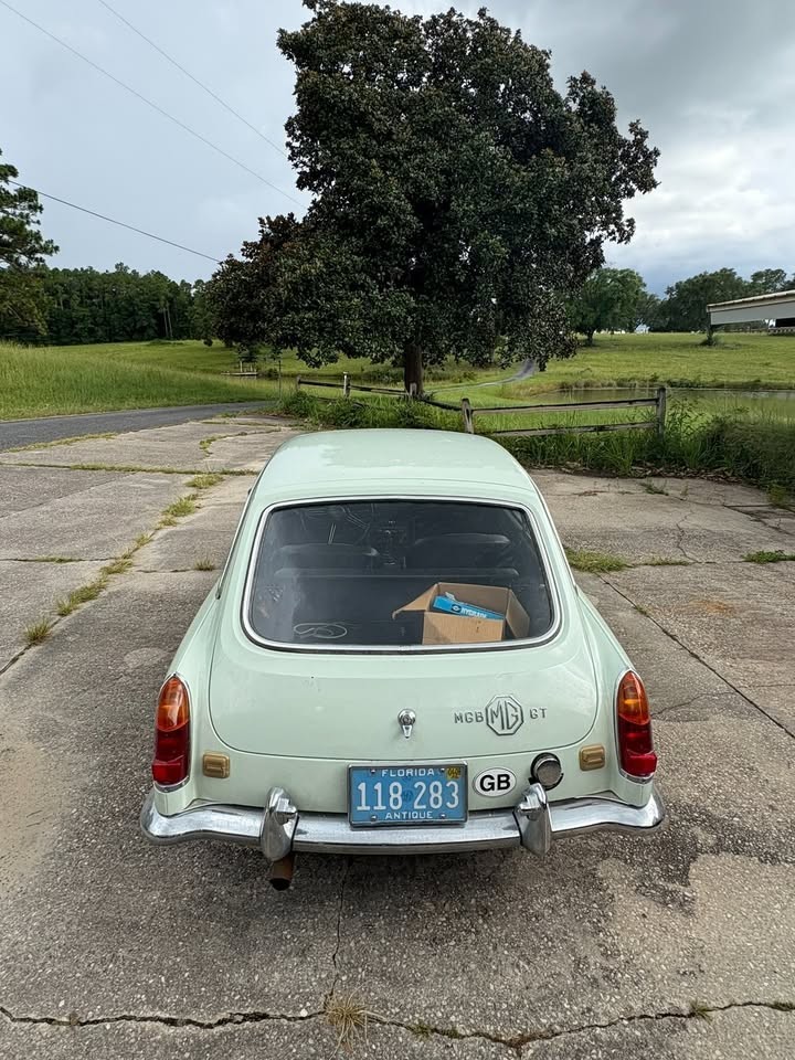 MG-MGB-1969-Hatchback-15