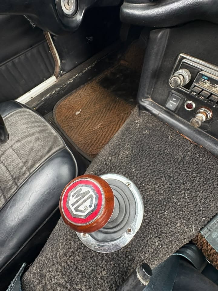 MG-MGB-1969-Hatchback-4