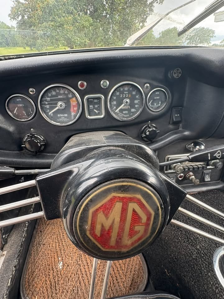 MG-MGB-1969-Hatchback-8