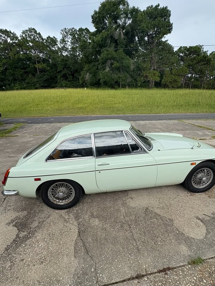 MG-MGB-1969-Hatchback