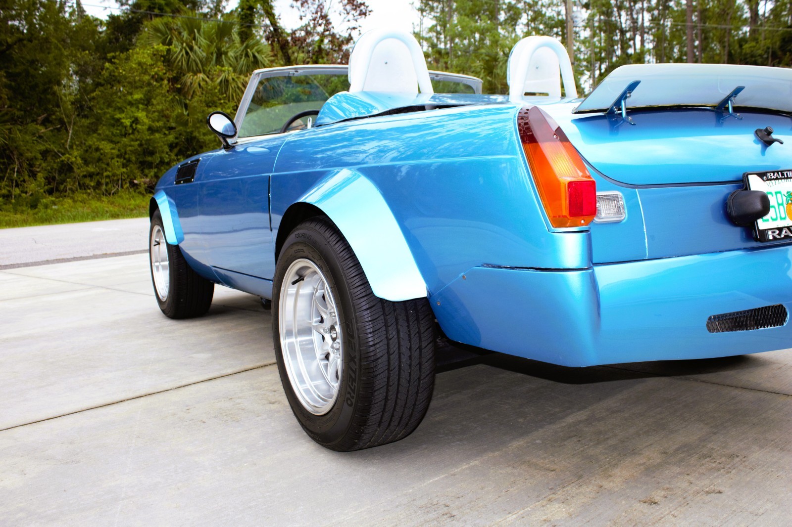 MG-MGB-1976-Convertible-11