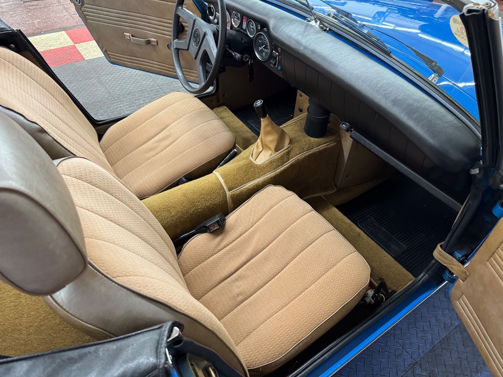MG-Midget-1979-2-door-convt-36