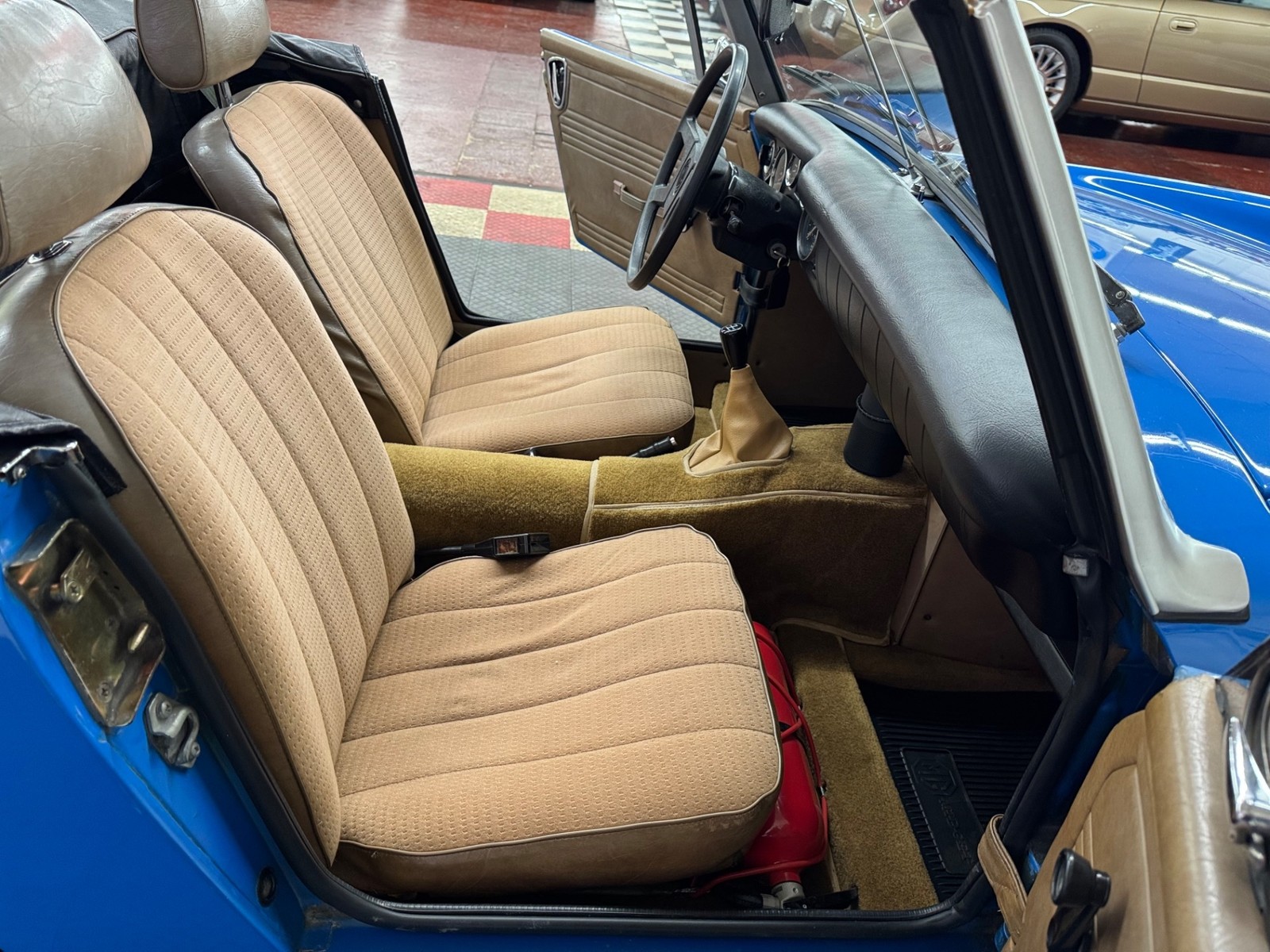 MG-Midget-1979-2-door-convt-37