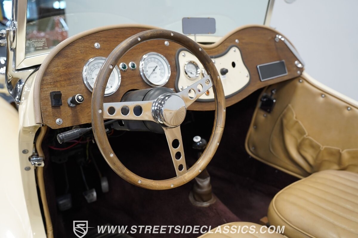 MG-T-Series-1952-Convertible-4