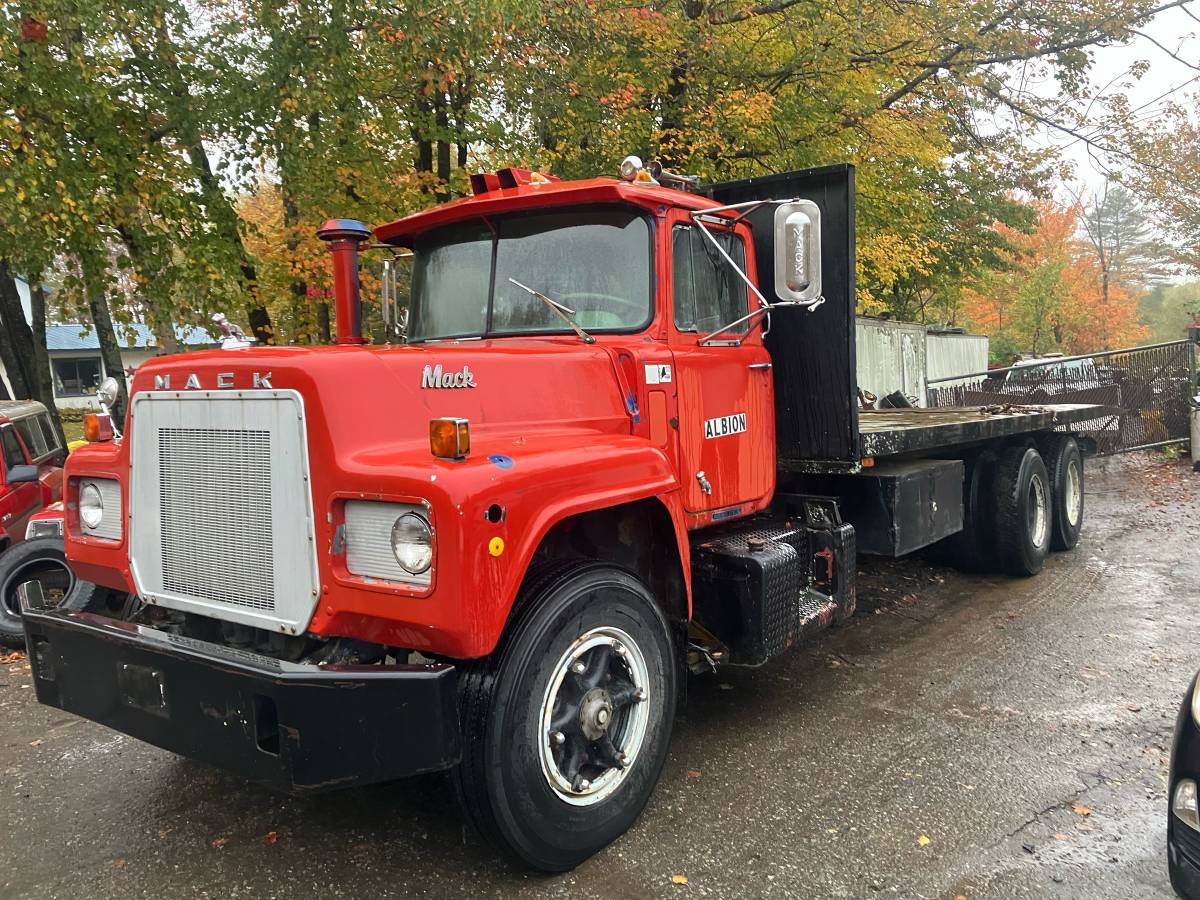 Mack-diesel-1972-red-1