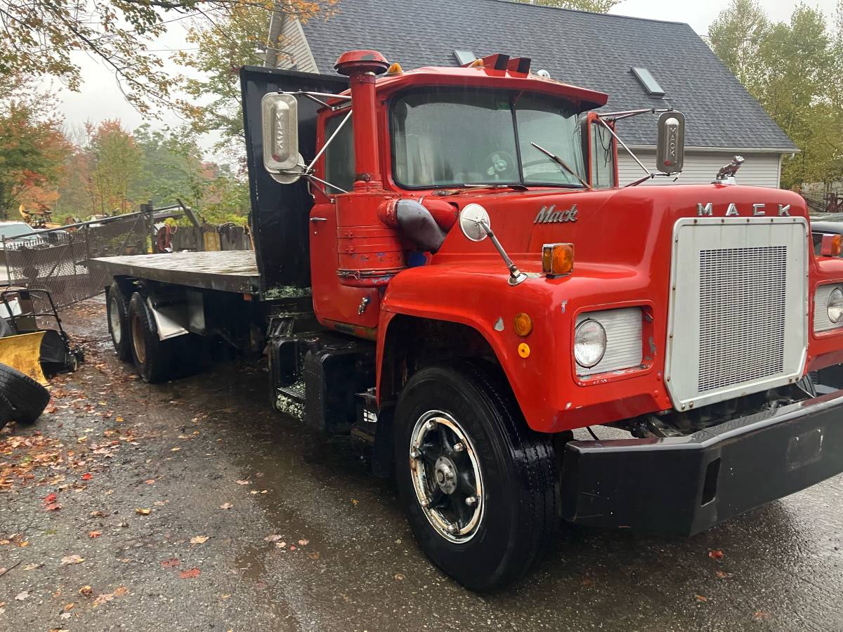 Mack-diesel-1972-red