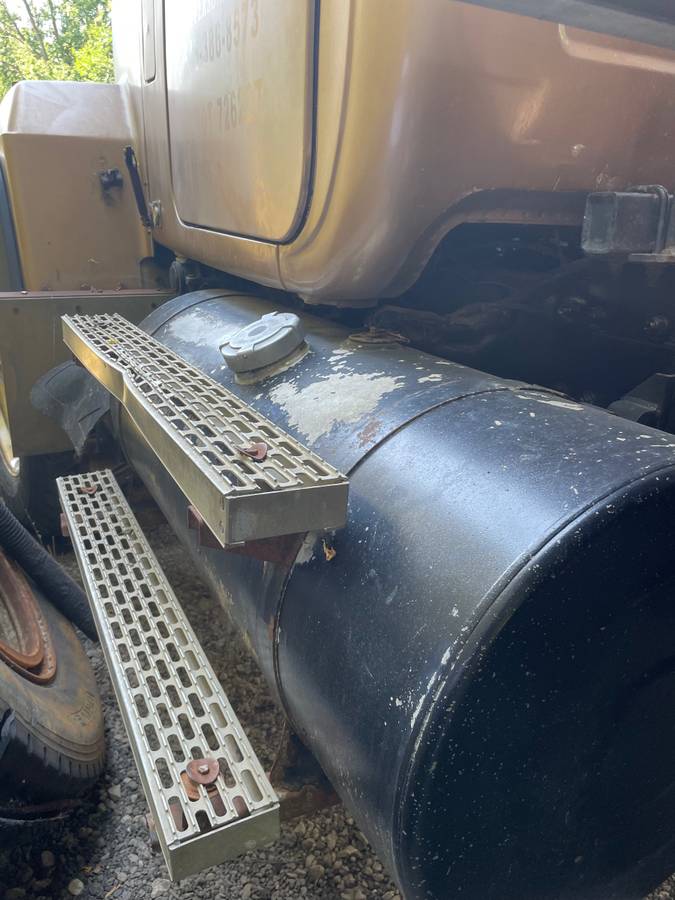 Mack-diesel-1991-brown-1