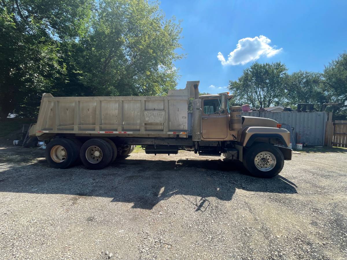 Mack-diesel-1991-brown