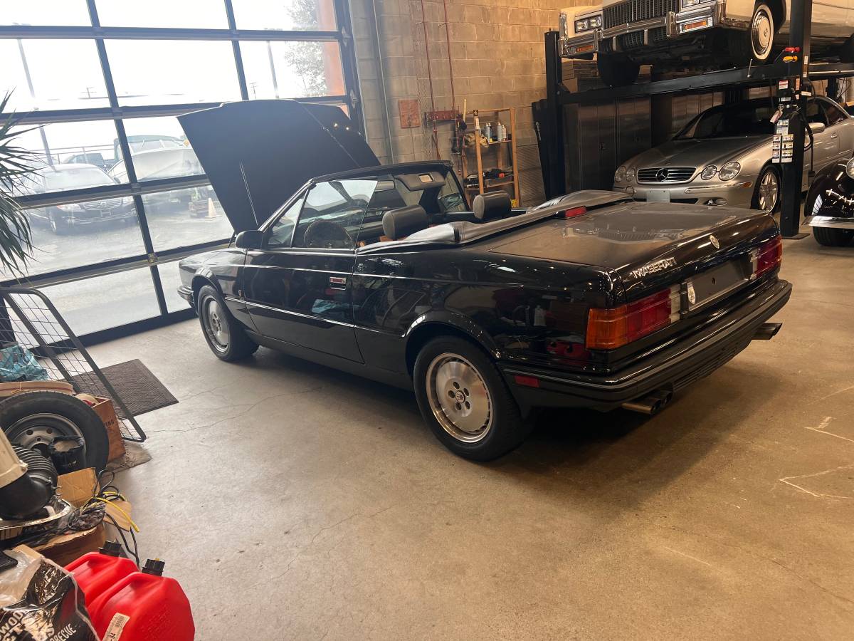 Maserati-1991-black-4
