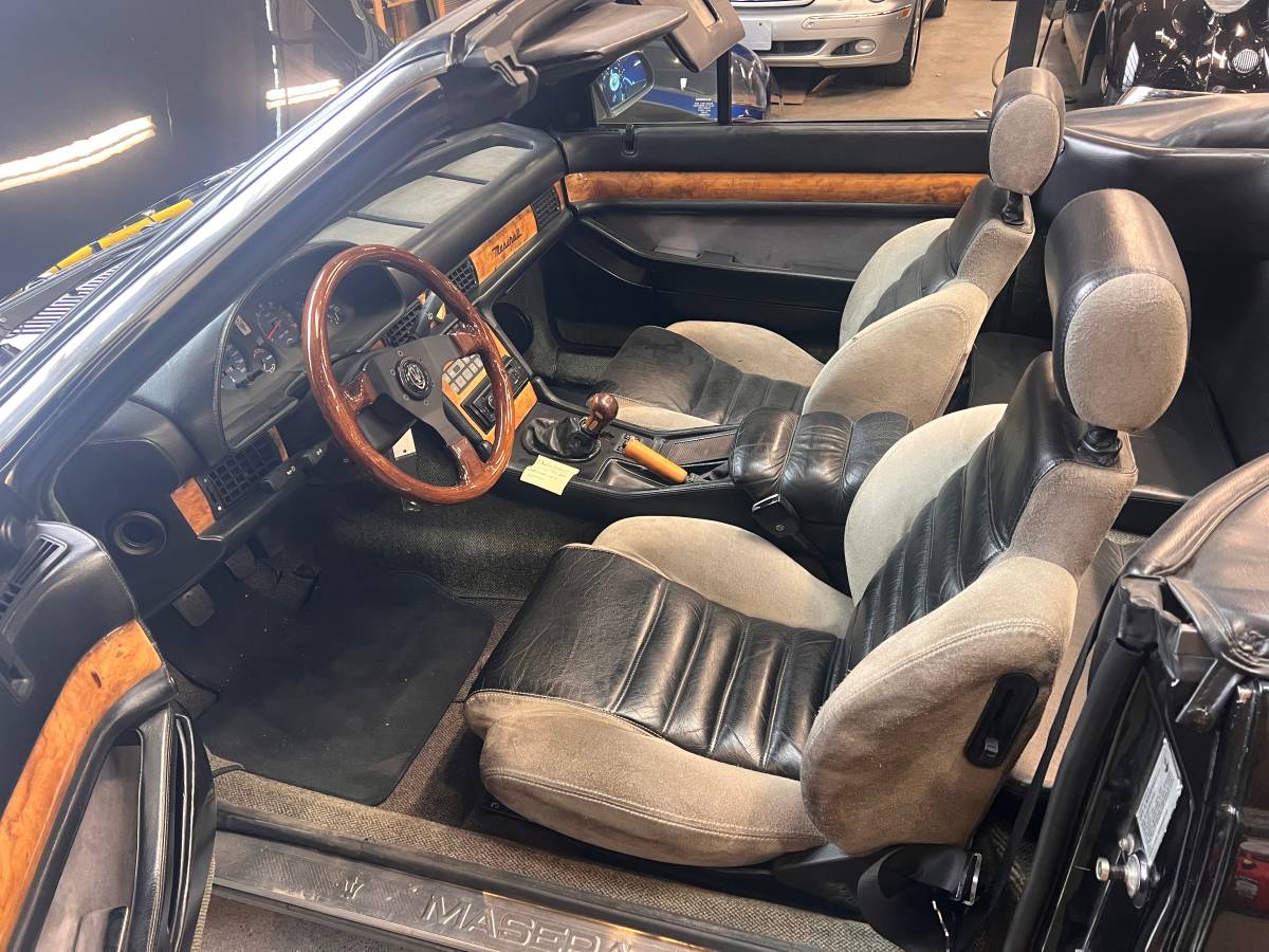 Maserati-1991-black-6