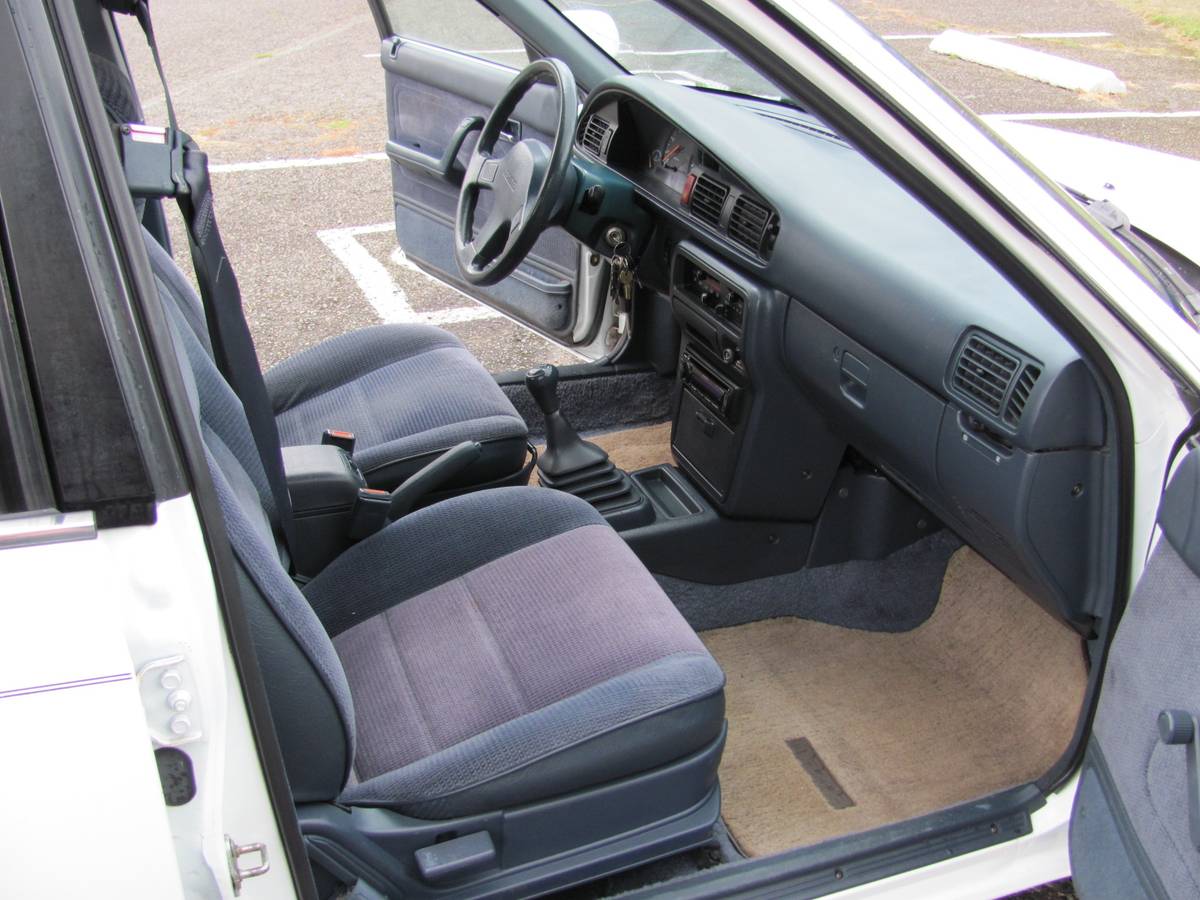 Mazda-626-1992-white-13