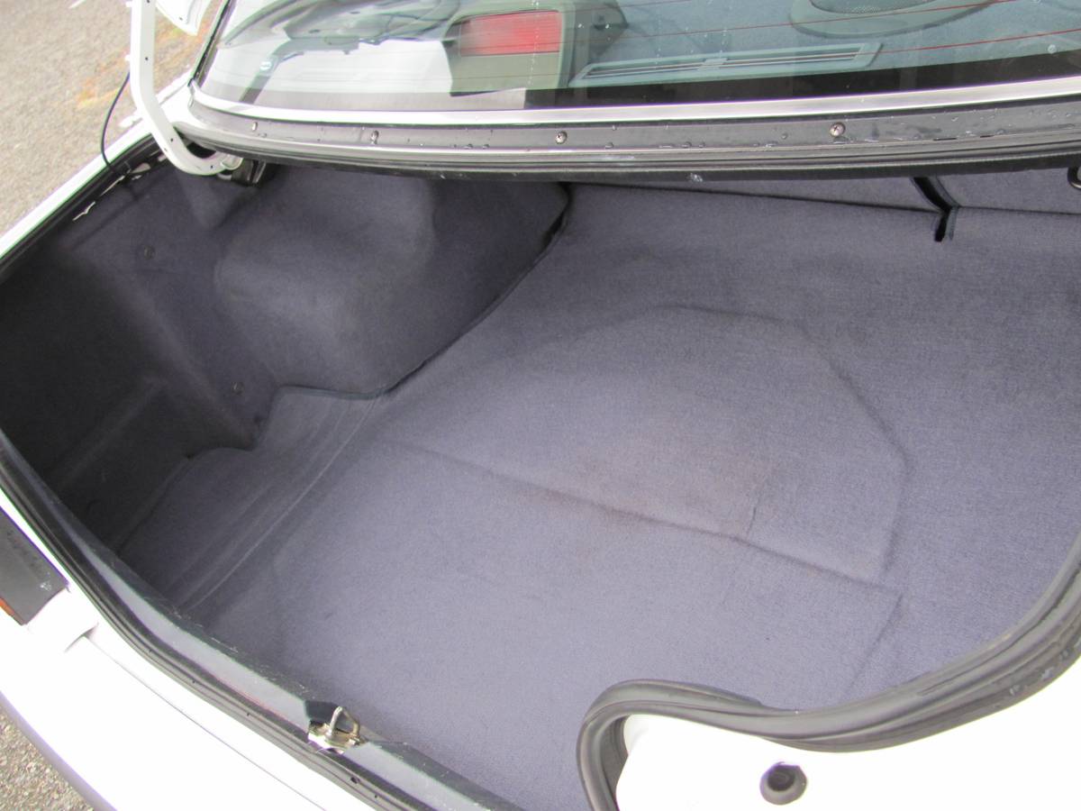 Mazda-626-1992-white-14