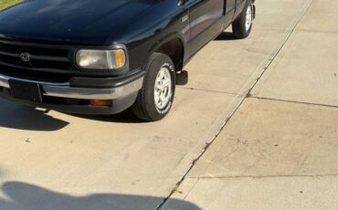Mazda-b-cab-plus-truck-1996-black