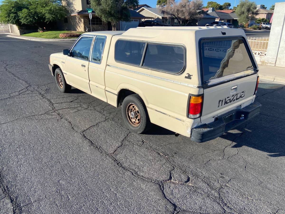 Mazda-b2200-1986-12