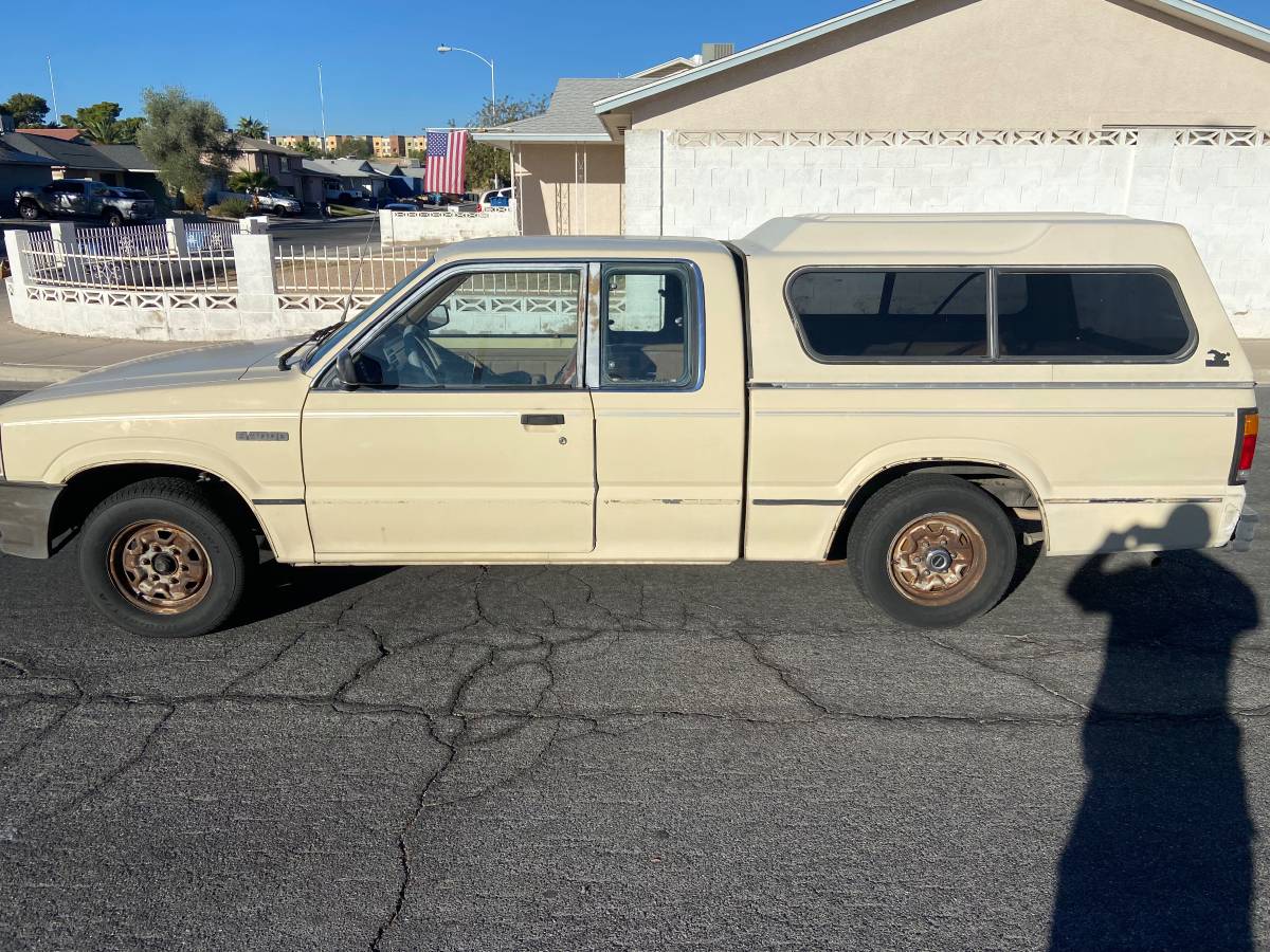 Mazda-b2200-1986-4