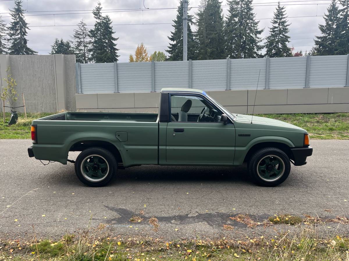 Mazda-b2200-1989-green-1