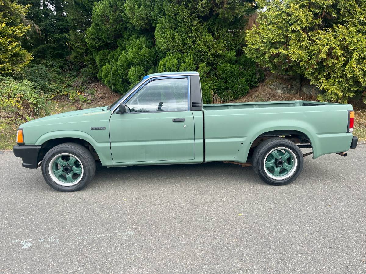 Mazda-b2200-1989-green-3