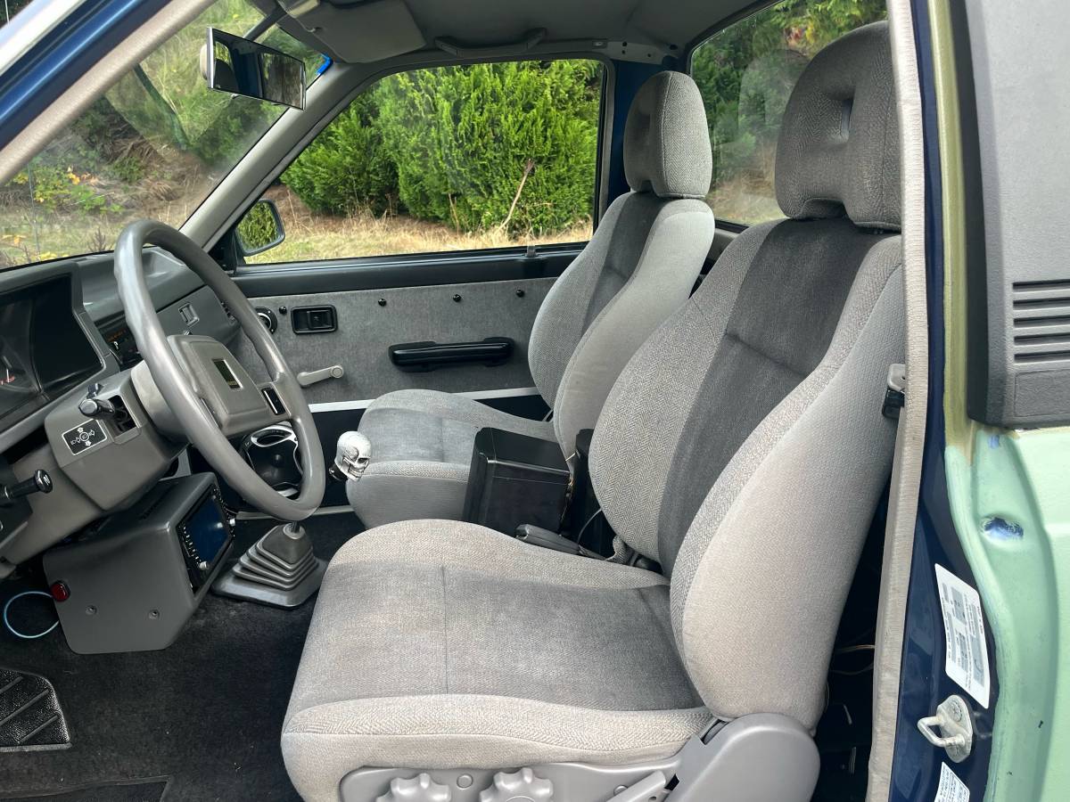 Mazda-b2200-1989-green-9