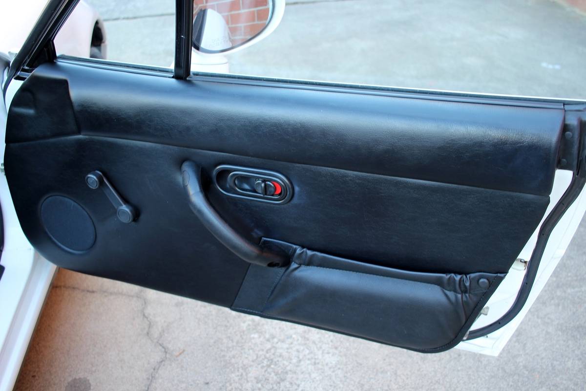 Mazda-mx-5-1994-white-13