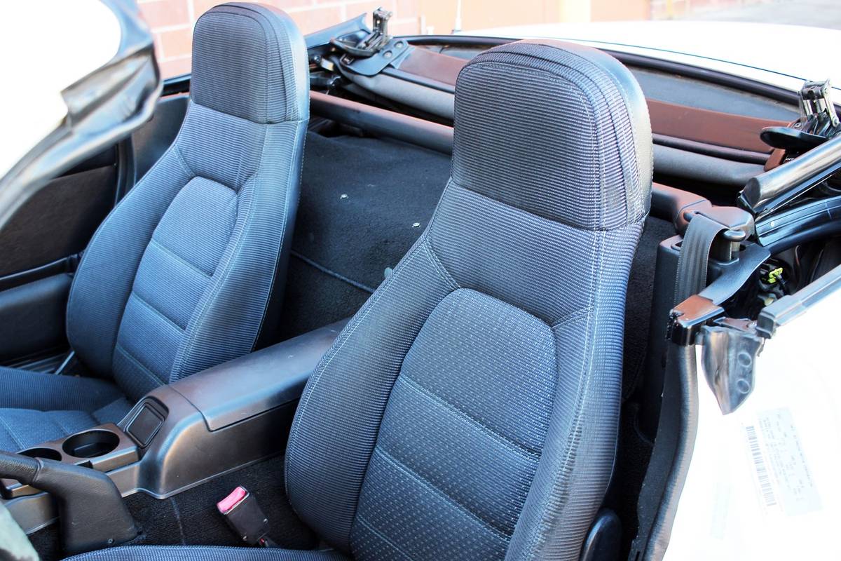 Mazda-mx-5-1994-white-15