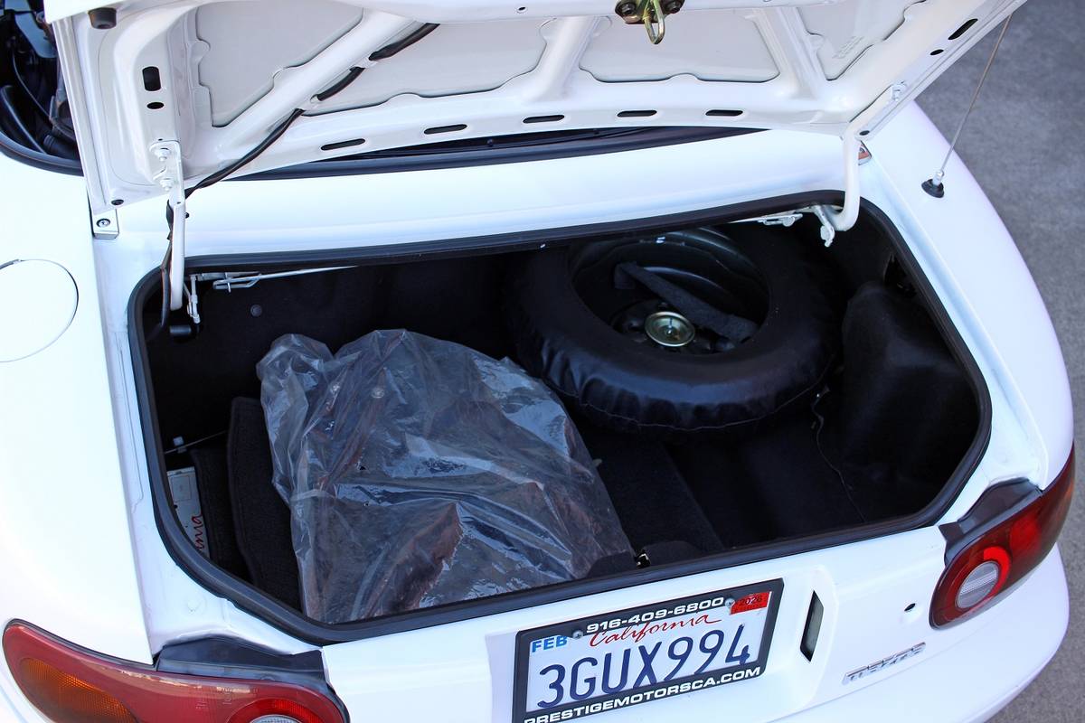 Mazda-mx-5-1994-white-17