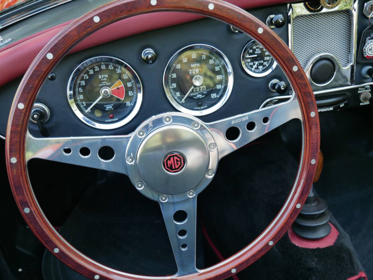 Mazda-mx-5-grand-touring-1962-red-11