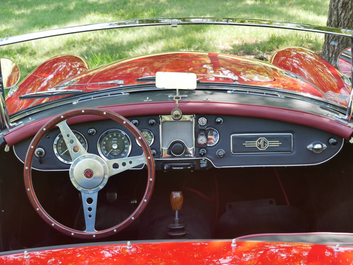 Mazda-mx-5-grand-touring-1962-red-32