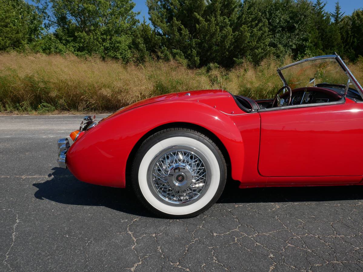 Mazda-mx-5-grand-touring-1962-red-33