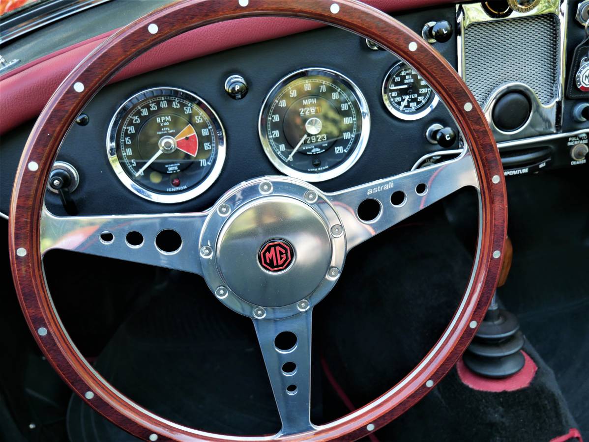 Mazda-mx-5-grand-touring-1962-red-54