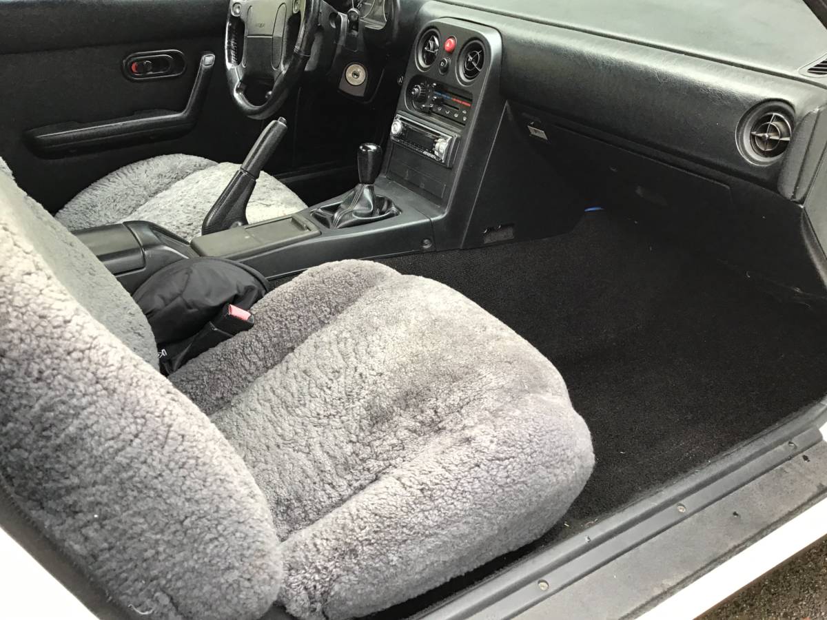 Mazda-mx-5-miata-1990-white-3
