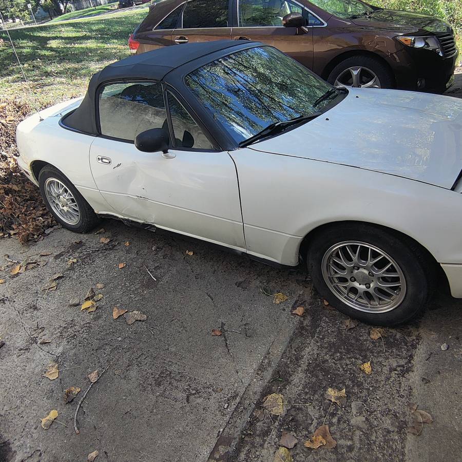 Mazda-mx-5-miata-1991-white-13