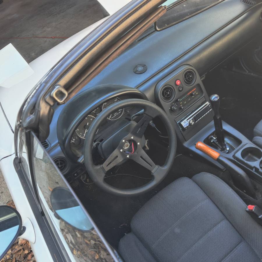 Mazda-mx-5-miata-1991-white-9