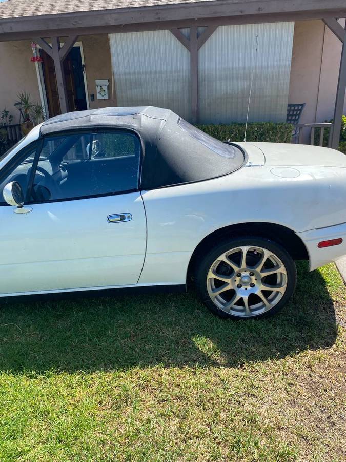Mazda-mx-5-miata-1995-white-10