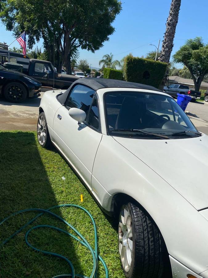 Mazda-mx-5-miata-1995-white-4