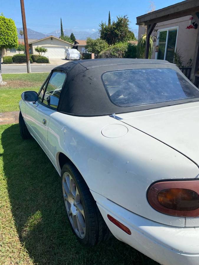 Mazda-mx-5-miata-1995-white-5