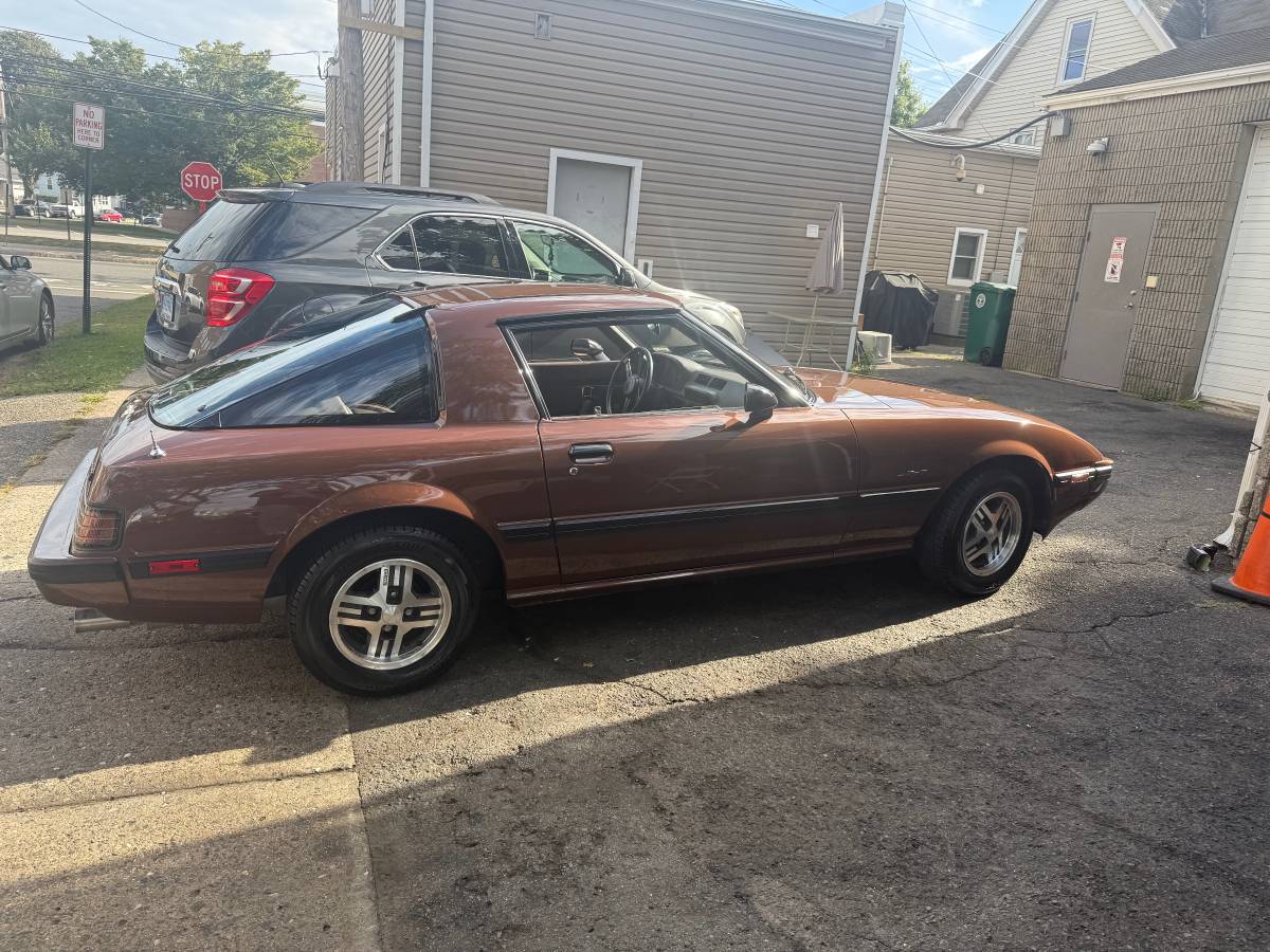 Mazda-rx7-1983-brown-1