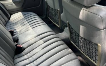 Mercedes-190e-1991-white-13