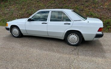 Mercedes-190e-1991-white-17