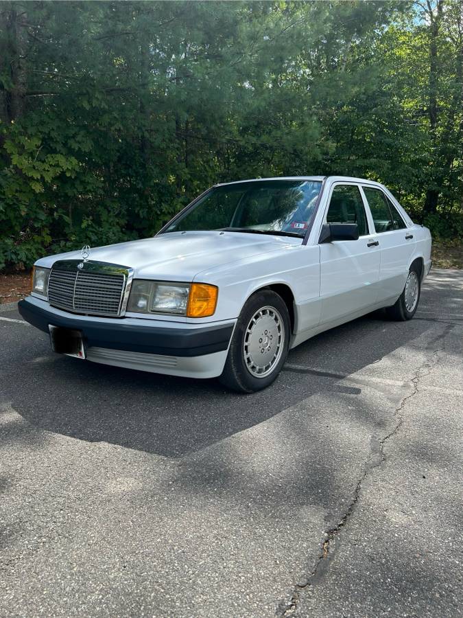 Mercedes-190e-1991-white-3