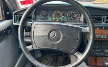 Mercedes-190e-1991-white-7