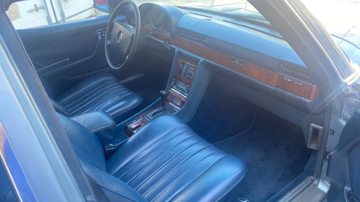 Mercedes-1977-3