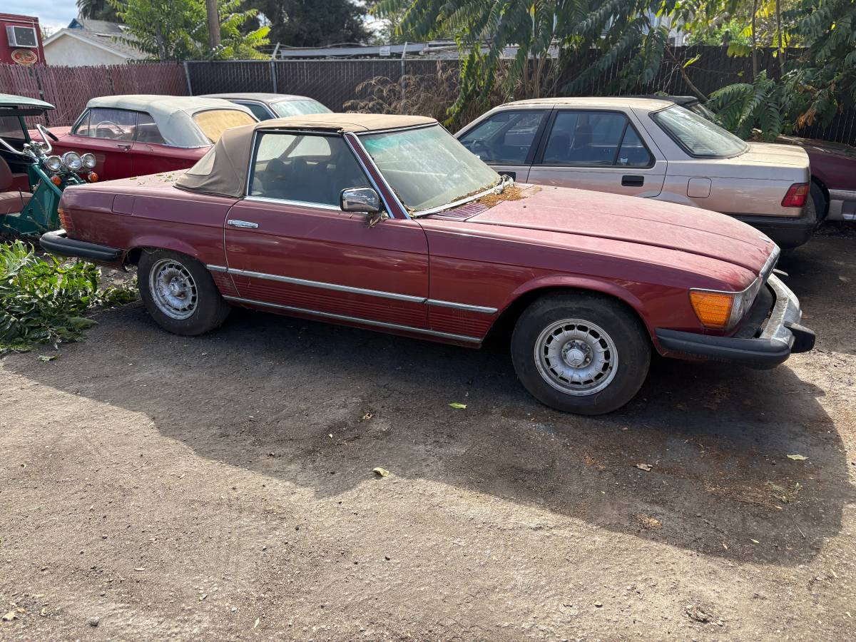 Mercedes-1980-red-1