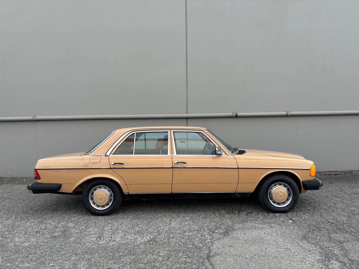 Mercedes-240d-diesel-1977-1