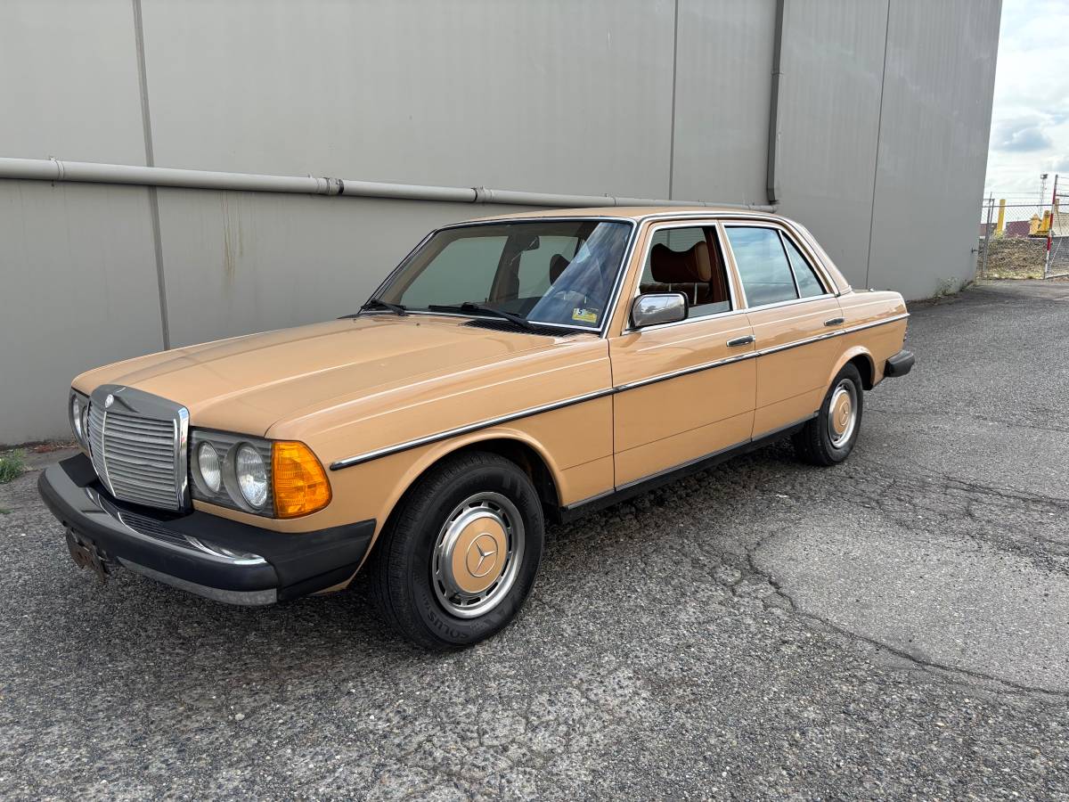 Mercedes-240d-diesel-1977-11