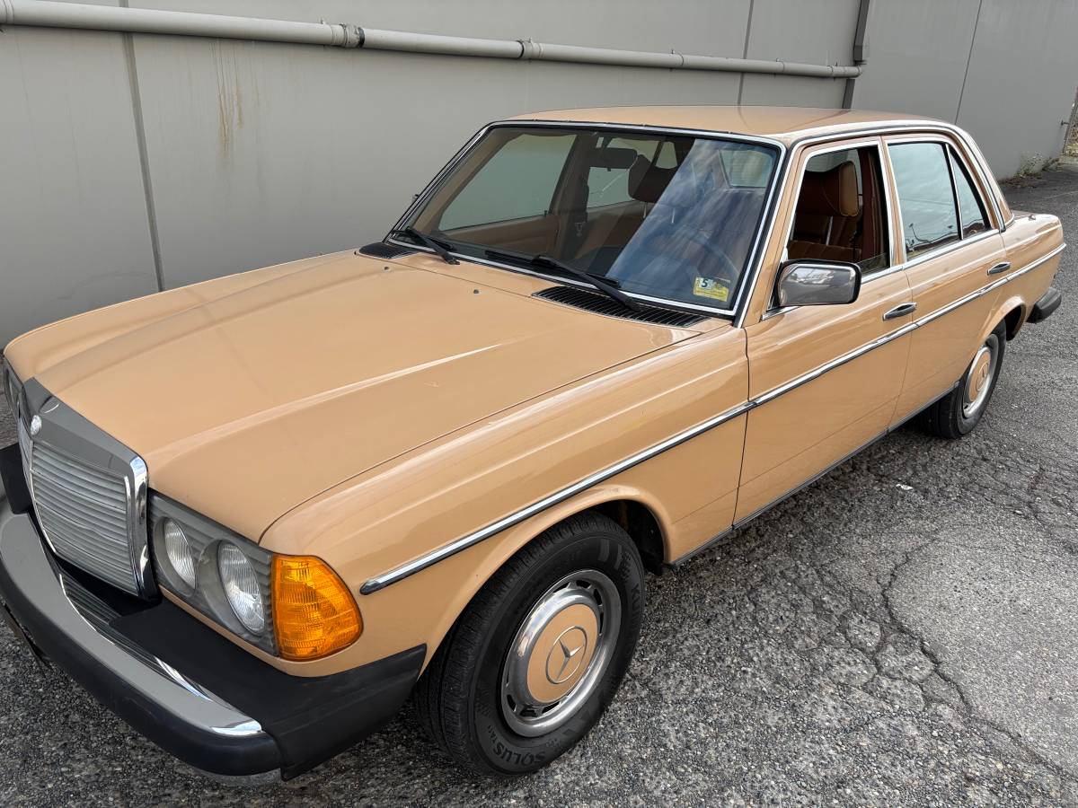 Mercedes-240d-diesel-1977-12