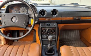 Mercedes-240d-diesel-1977-15