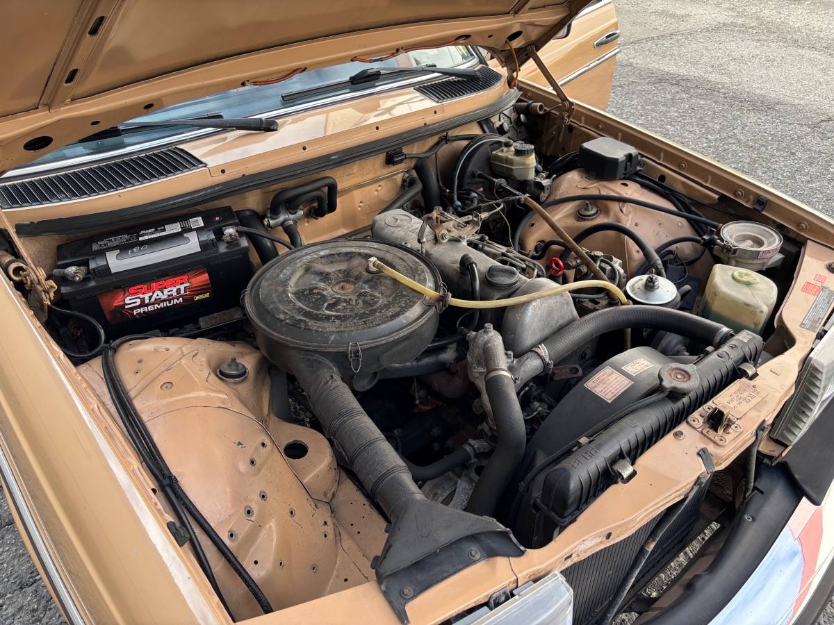 Mercedes-240d-diesel-1977-17