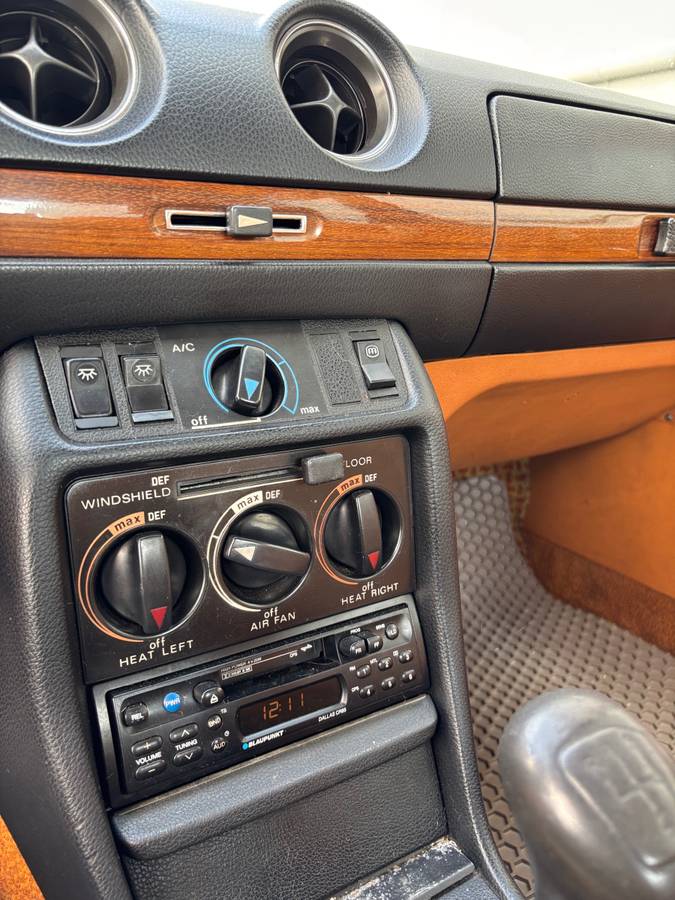 Mercedes-240d-diesel-1977-18