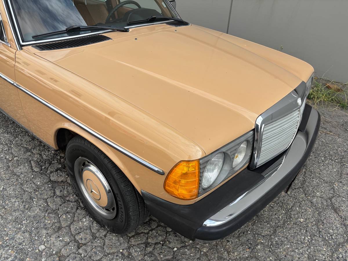 Mercedes-240d-diesel-1977-2